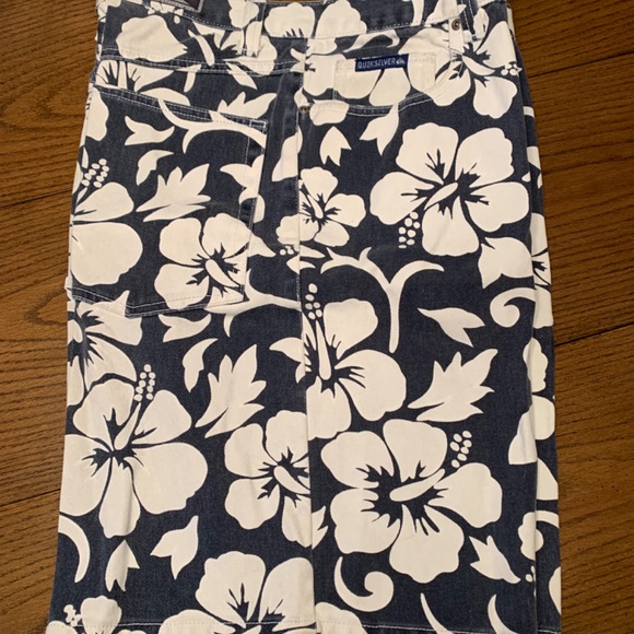 Floral surf 🏄♂️ shorts sure to be a hit! - Picture 7 of 8